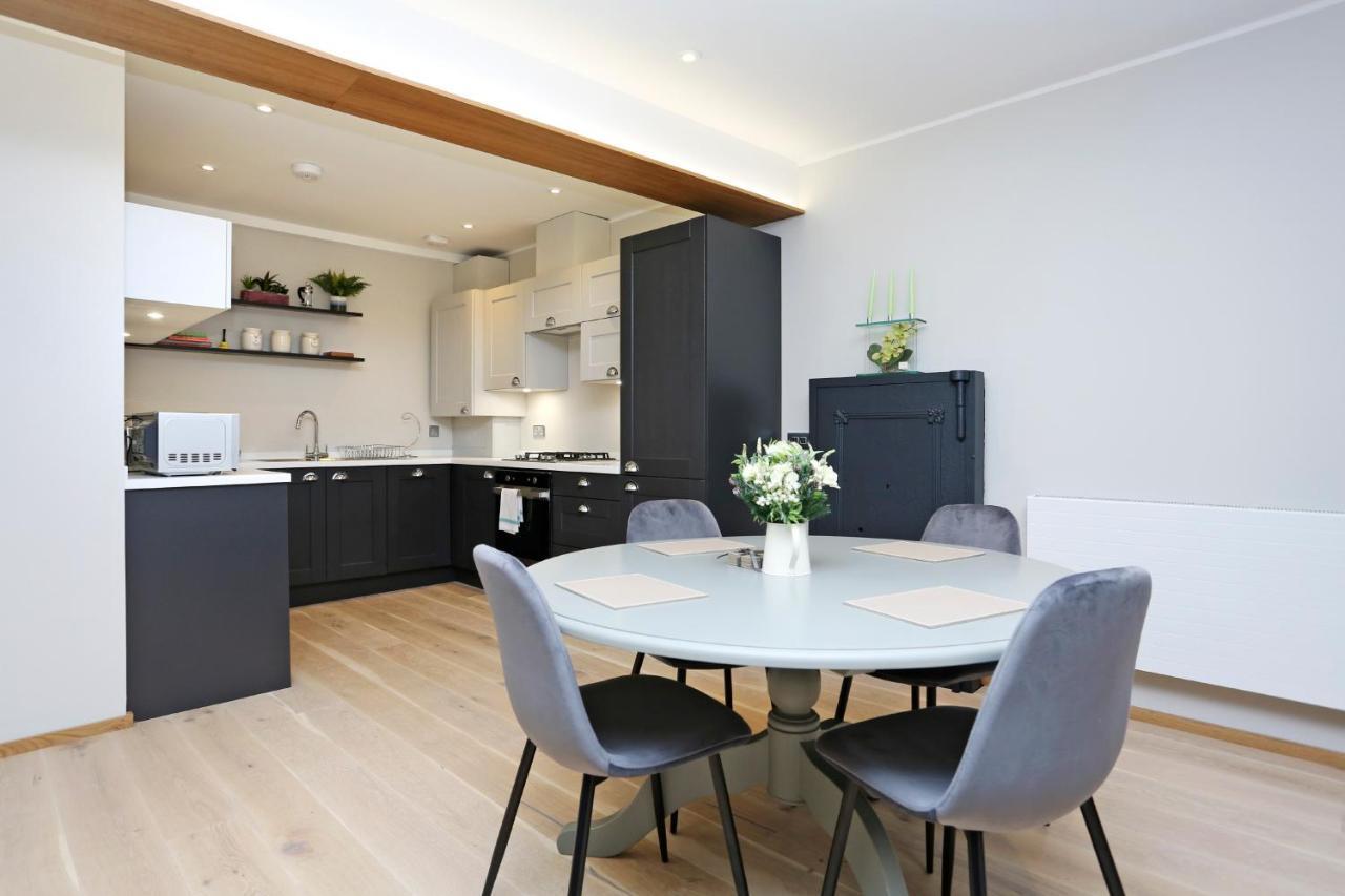 Joivy Refurbished Home On The Royal Mile Edinburgh Exterior photo